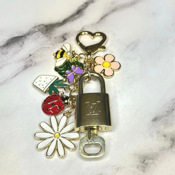 Louis Vuitton Lock & Key Set #323 with Spring Garden Charms Keychain - Picture 1 of 5